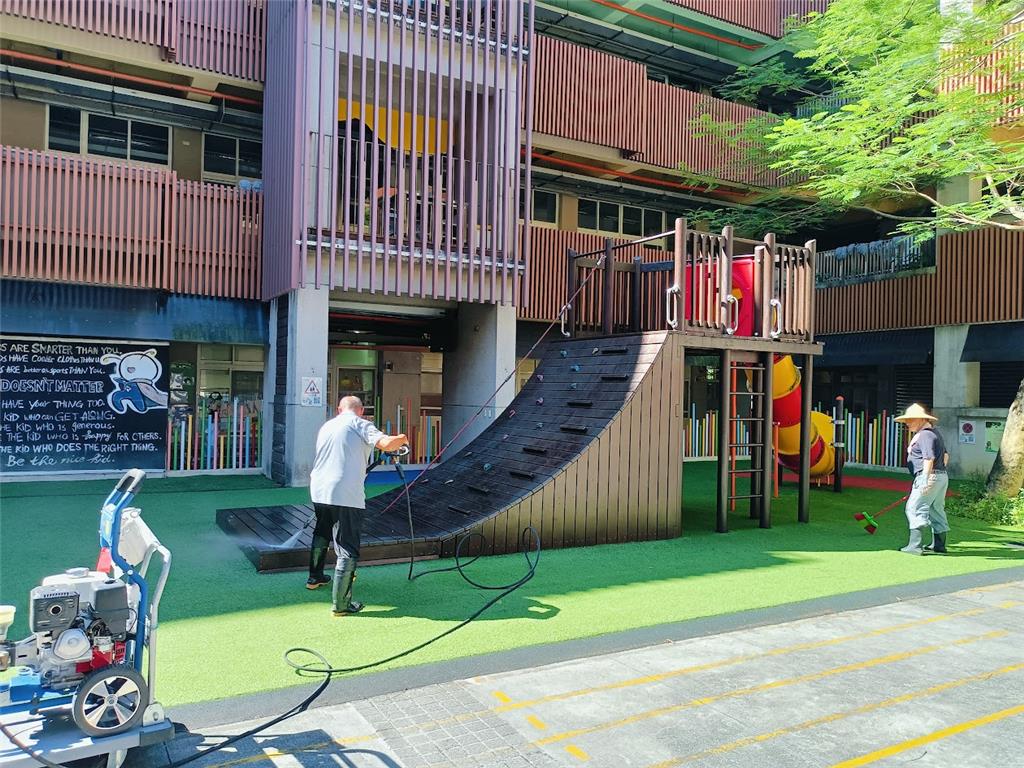 教育園丁的話圖片筏基水清洗地坪