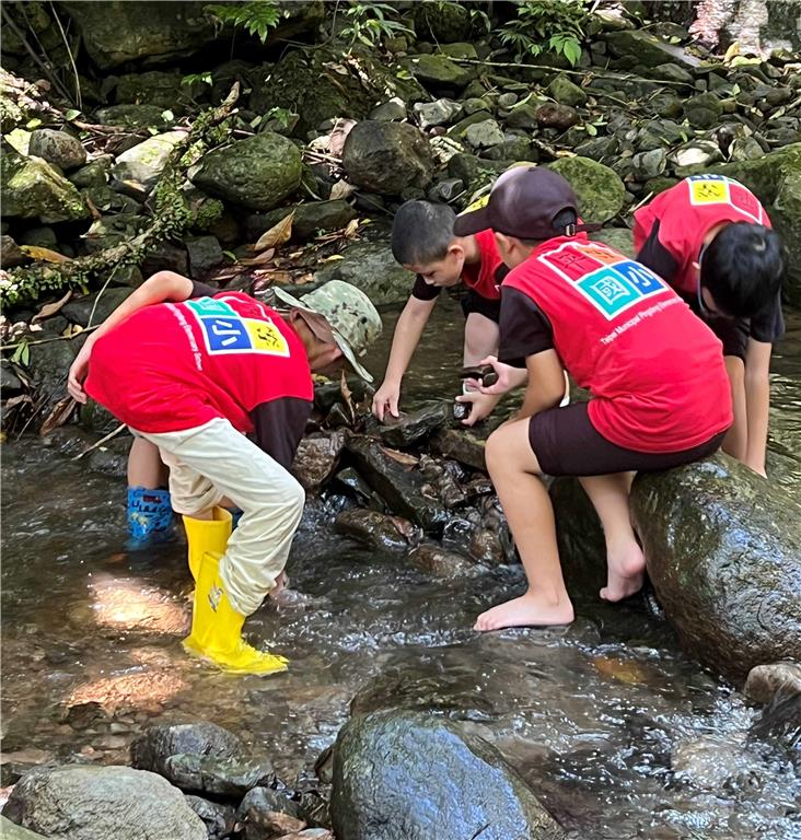 教育園丁的話圖片8.尋水之心_拜訪水源頭調查溪流生物指標