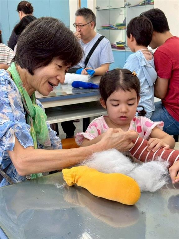 教育園丁的話圖片圖四:能量襪娃娃親子活動2