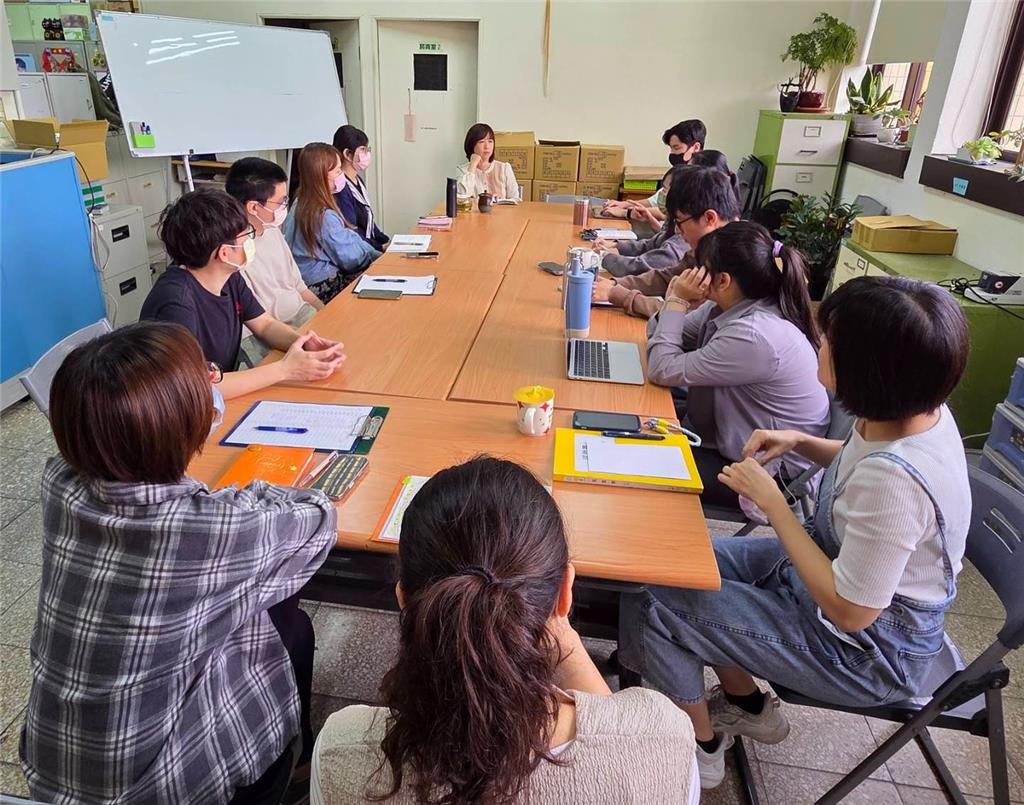 教育園丁的話圖片定期召開個案研討會共同討論輔導策略及精進教師專業!