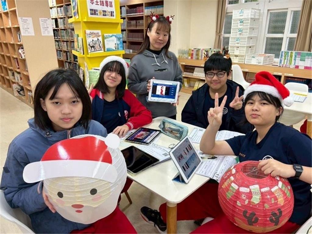 教育園丁的話圖片教務處帶領學生進行聖誕節數位閱讀，透過歌曲闖關，了解多元文化內容。